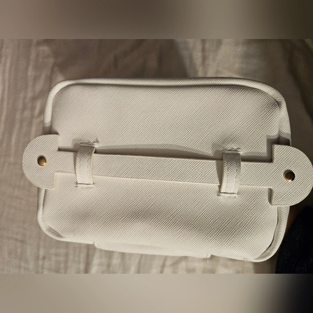 Arbonne‎ White and Green Travel Pouch